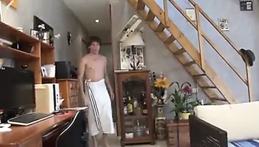 anne üvey oğlunun arkadaşını baştan çıkarır